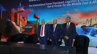 وزير النقل يشهد توقيع عقد وبرتوكول تعاون واصدار ترخيص في النقل البري