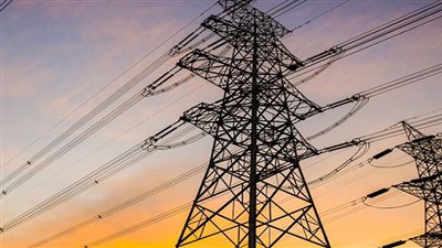 ضبط 3 أشخاص سرقوا الزوايا الحديدية من برج كهرباء