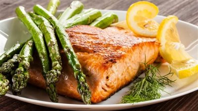 طربقة تحصير سلمون مشوي مع الهليون