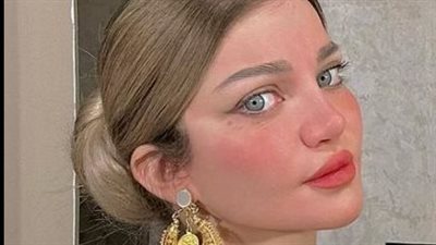 ياسمين الخطيب تتألق بالفرو الناعم 