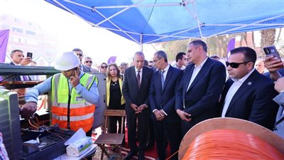 وزير الاتصالات يفتتح عدد من مكاتب البريد ويتفقد أعمال مد كابلات الألياف الضوئية بالقليوبية 