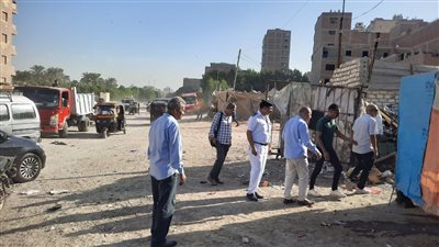 محافظة الجيزة تغلق مخزن للكراتين والخردة بالمنيرة وصيانة شاملة لأعمدة الإنارة