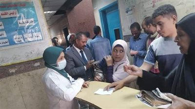 رئيس محلية قوص يفاجئ العاملين بمستشفى قوص المركزي