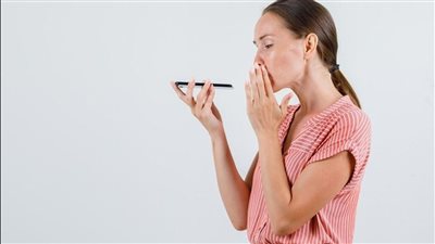 طبيب يكشف مفاجأة عن تغيرات الصوت وعلاقتها بالتوتر 