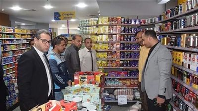  سكرتير بنى سويف يطمئن على توافر السلع وتخفيض الأسعار بالسلاسل التجارية