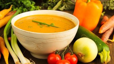 شوربة الخضار بكريمة الطماطم