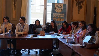 110 شاب وفتاة يشاركون في ورش عمل أكاديمية شباب المتوسط ببرشلونة