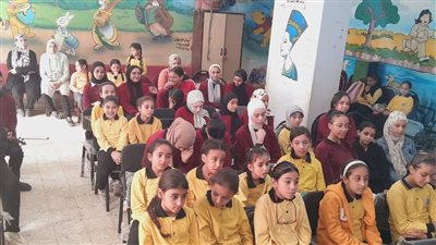 مبدعى الفن من الطلاب يقدمون مواهب منفردة بمدرسة رفاعة الطهطاوي بديروط 