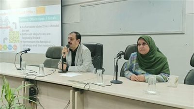 مستشفيات جامعة أسيوط تناقش مشكلات العمل وكيفية تطوير أداء مشرفات التمريض