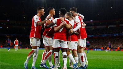 أرسنال يتقدم على إشبيلية بهدف في الشوط الأول بدوري أبطال أوروبا