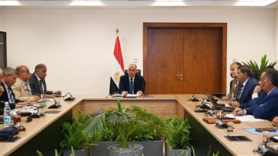 وزير الري يتابع الاستعدادات لفترة موسم الزراعات الشتوية والموقف المائى بالمحافظات