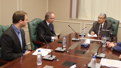 وزير الكهرباء يجتمع  مع سفير التشيك لبحث سبل التعاون والاستثمار على أرض مصر