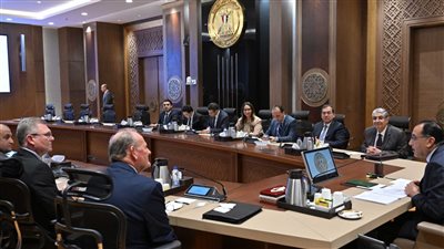 رئيس الوزراء يستعرض دراسة بشأن التحول نحو تقنيات الوقود النظيف وجدواه الاقتصادية