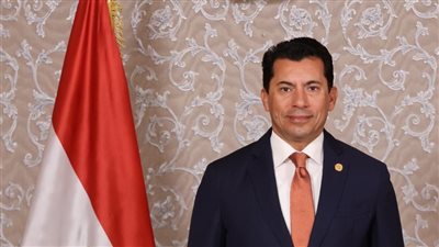 وزير الرياضة يطمئن على سعيد خليل بطل أفريقيا السابق في كمال الأجسام