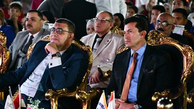 وزير الشباب والرياضة يفتتح عددًا من المنشآت الرياضية بنادي العبور