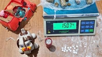 إحباط تهريب الحشيش داخل لعب أطفال بحوزة راكب بمطار القاهرة