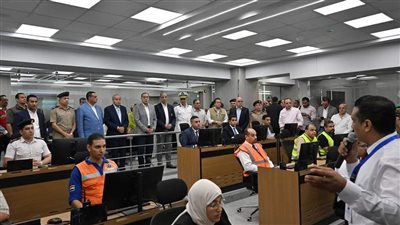 رئيس الوزراء يشهد التشغيل التجريبى لـ