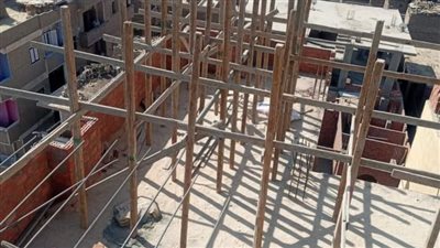 إيقاف أعمال بناء بدون ترخيص بمدينة قنا