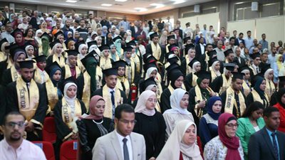 تخرج الدفعة الثالثة بكلية العلاج الطبيعي فى جامعة جنوب الوادي 