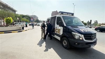 سيدة ترتدي النقاب وراء سرقة بالإكراه وضرب مبرح.. 