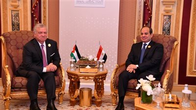 الرئيس السيسي يلتقى الملك عبدالله على هامش القمة العربية الإسلامية