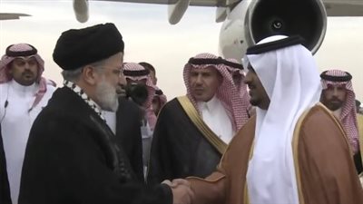 رئيس إيران يصل السعودية للمُشاركة في القمة العربية الإسلامية
