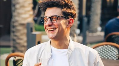 أحمد الفيشاوي يحتفل بعيد ميلاده داخل كواليس فيلم السيستم