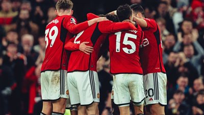 مانشستر يونايتد يصعق لوتون تاون في الدوري الإنجليزي 