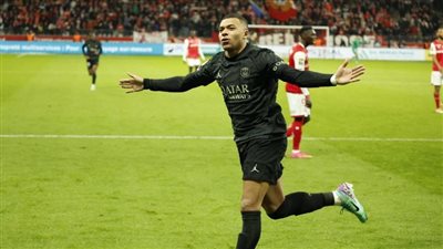 هاتريك مبابي يقود باريس سان جيرمان لصدارة الدوري الفرنسي على حساب ريمس