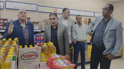 رئيس الغرفة التجارية ومدير التموين بالإسماعيلية يتفقدا منافذ السلع الغذائية