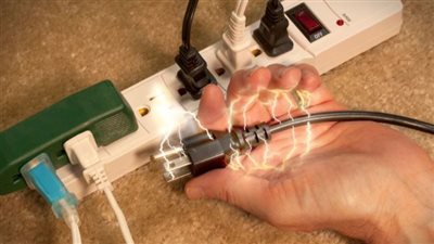 نصائح لتجنب الإصابة بالصدمات الكهربائية.. 