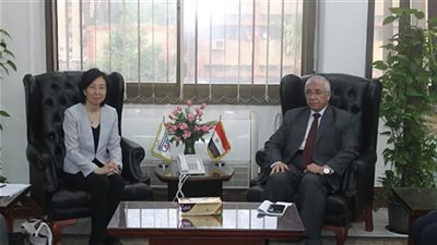 وفد صيني يتفقد مركز البحوث الزراعية 