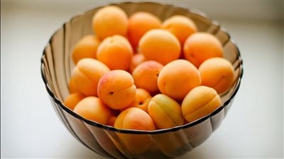 فوائد تناول المشمش وعلاقته بوظيفة الأمعاء