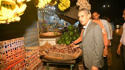 محافظ الغربية في جوله ليليه لتفقد الأسواق والمنافذ