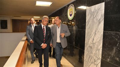 وزير العمل ومحافظ أسيوط يتفقدان مركز السيطرة للشبكة الوطنية للطوارئ والسلامة العامة