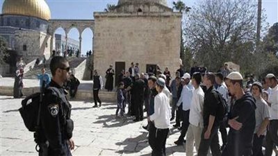 مُستوطنون يقتحمون الأقصى بحماية شرطة الاحتلال الإسرائيلي