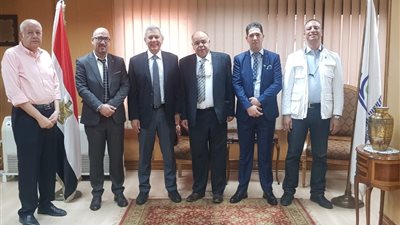 عصمت: الاتفاق على تصدير منتجات شركات الأدوية التابعة لوزارة قطاع الأعمال للجزائر