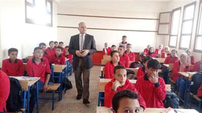 وكيل تعليم كفرالشيخ يتفقد المدارس ويوجه بتفعيل حصص المشاهدة ومجموعات الدعم