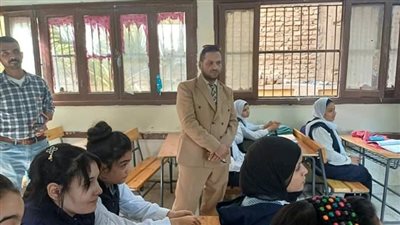مدير تعليم أبوتشت يتفقد انتظام الدراسة بالمدرسة الثانوي بنات
