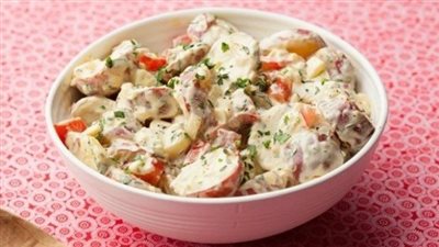 على الطريقة الإسبانية.. حضري سلطة البطاطس اللذيذة