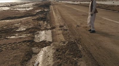 السيول تتسبب في قطع الطريق الساحلي بين مرسى علم والشلاتين