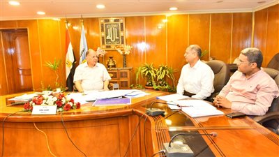 محافظ أسيوط يوجه بالتنسيق بين الجهات المعنية بملف الاستثمار لدفع عجلة الاقتصاد