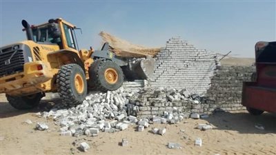إزالة 3 حالات تعد بقرية كرم عمران بقنا