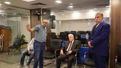 محافظ جنوب سيناء يتفقد الشبكة الوطنية للطوارئ والسلامة العامة بالطور