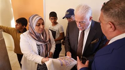 محافظ جنوب سيناء يفتتح مشغل للخياطة لدعم المرأة السيناوية بطور سيناء 