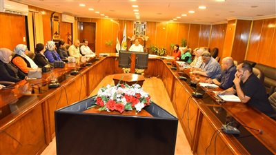 محافظ أسيوط يلتقي المرشحين للعمل بمركز السيطرة الموحد للشبكة الوطنية للطوارئ