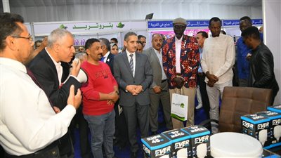 محافظ الغربية و الوفد الافريقي يتفقدون معرض من قلب الدلتا لدول افريقيا “