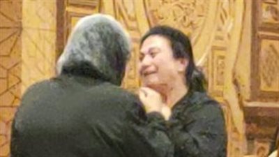 سلوى عثمان تنهار في عزاء والدها 