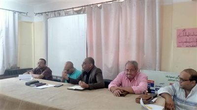 وكيل صحة قنا يناقش تفعيل دور فريق الترصد بالمستشفيات