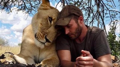 قصة شاب يربى الحيوانات المفترسة كأبنائه